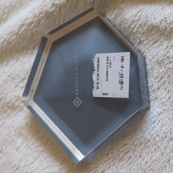 Kendra Scott jewelry holder grey color - Picture 2 of 3